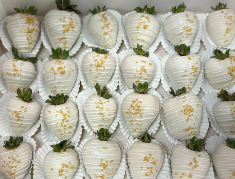 STRAWBERRIES COVERED WITH CHOCOLATE - 6 pcs